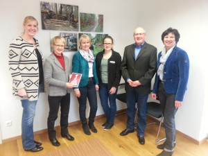Von links: Vera Butterweck-Kruse, Heide Heyen-Strehlau, Monika Telgen und Kathrin Evers (beide Mitarbeiterinnen Fa. Butterweck) Hartmut Strehlau, Angela Hebbelmann