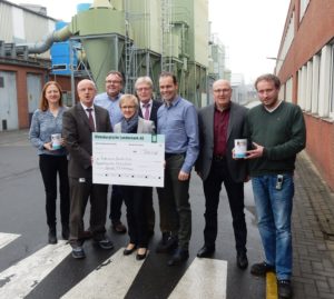 Betriebsrat, Geschäftsleitung von KS Gleitlager und Vertreter des Fördervereins.