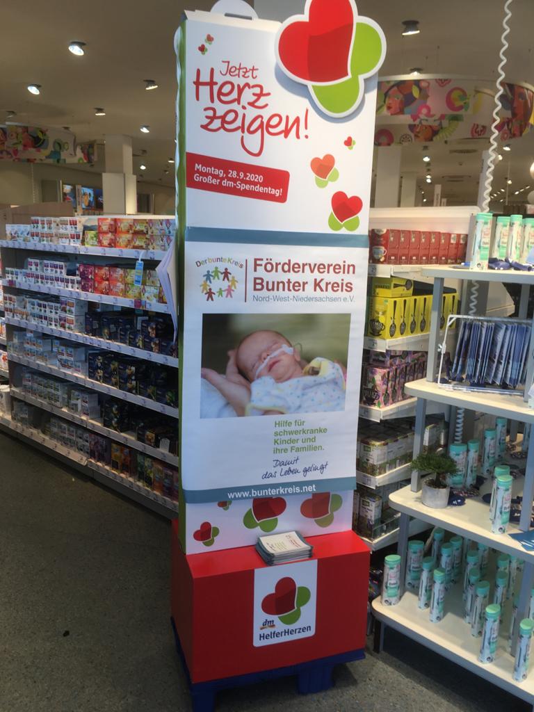 "Herz zeigen"-Aktion im DM-Markt Papenburg